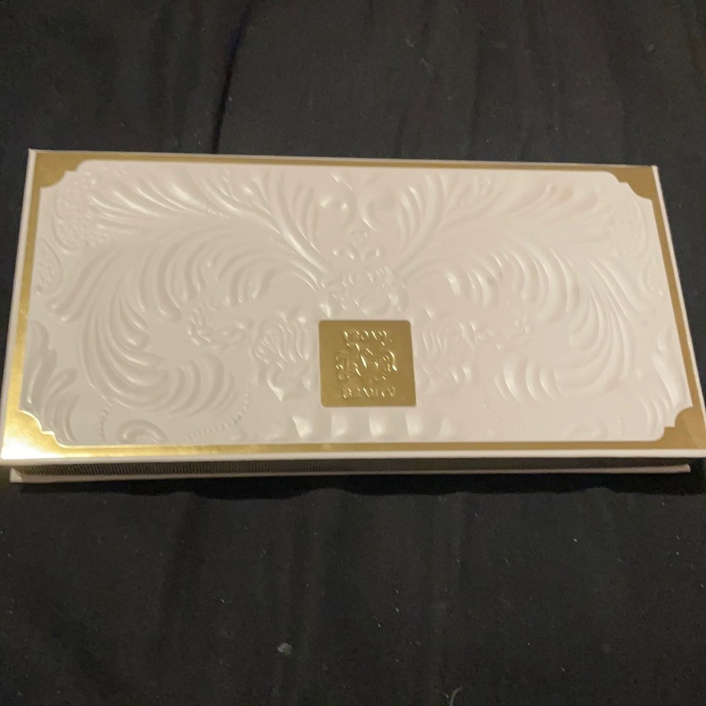 KVD Vegan Beauty Edge of Reality Palette